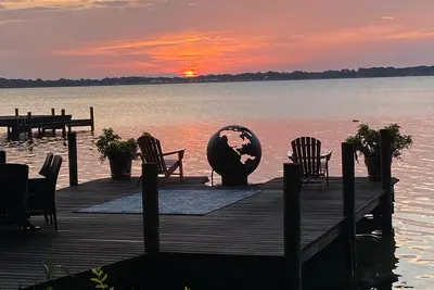 Image de ÉNORME maison magnifique du lac Kingsley!