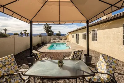 Image de Maison privée spacieuse avec piscine chauffée et aire de jeux extérieure