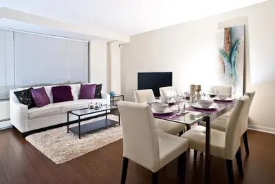 Image de 3 chambres / 3 salles de bain House in Downtown Vancouver