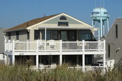 Image de Profitez de vues spectaculaires depuis le deuxième étage de ce duplex en bord de mer! ! !
