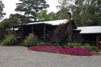 Image de Chalet paisible sur 8 acres boisés à 3 milles du campus Msu