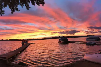 Image de Lake House avec Sandy Beach et couchers de soleil incroyables
