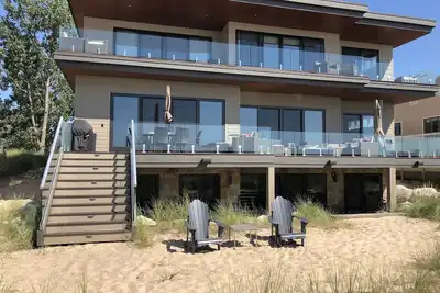 Image de Maison de plage Prime North Shore Drive - La seule semaine ouverte est le 8 juin!