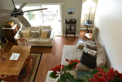 Image de 4 chambres 2000 Ft Condo - À quelques pas de la plage de sable!