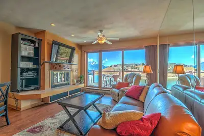 Image de Le joyau de l'East Bay! Entièrement rénové 2ème Unité étage avec une vue à couper le souffle