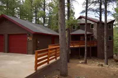 Image de Cabine exclusive sur 5 acres, 3 Mi du centre-ville