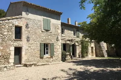 Image de Maison du 19ème siècle entièrement rénovée sur 2 étages en Provence