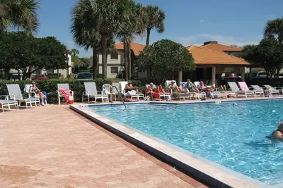 Image de Communauté de golf fermée. wifi gratuit, câble, lit king size. Open Spring (rabais)