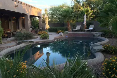 Image de Accueil personnalisé de luxe près de Superstition Springs Golf Course avec piscine chauffée