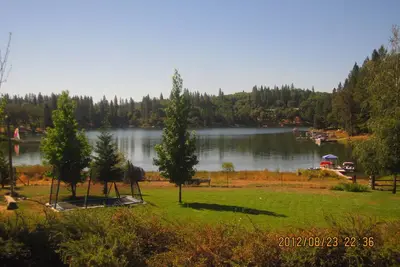 Image de Superbe lac Accueil Sur California Lake privée