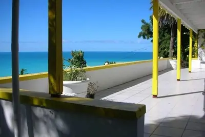 Image de Villa récemment rénovée à quelques minutes à pied de la célèbre plage de Dickenson Bay