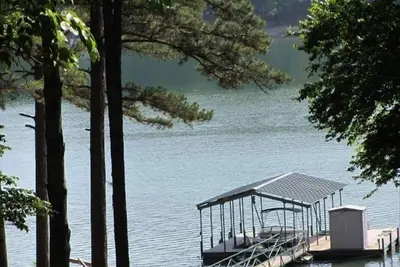 Image de Maison sur le lac Hartwell W / Dock, 4. À 8 kilomètres du stade Clemson!