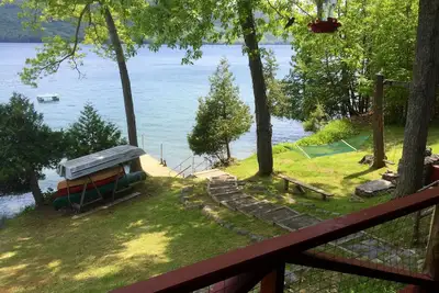 Image de 4 Br Lake George Waterfront Home W / Dock, Rocking Porch, & Spectacular View