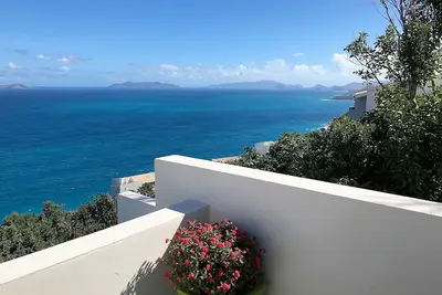 Image de Condo confortable de 2 chambres avec de belles vues panoramiques sur l'île