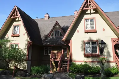 Image de Spacieux condo 2 chambres dans Le Plateau.