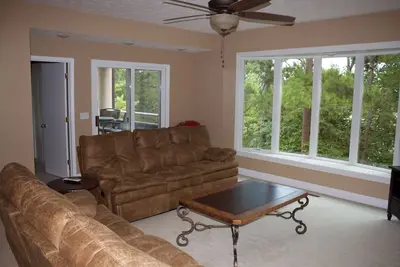 Image de Magnifique condo de 2 chambres récemment rénové - Maintenant disponible pour les mois d'hiver!