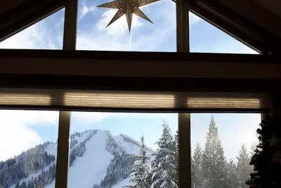 Image de Red Mountain Resort - Ski in - Ski out.