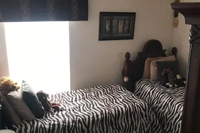 Image de 4/3 'Southern Comfort \"8 personnes et plus. Piscine Sud. Solar chaleur de piscine! Salle de jeux