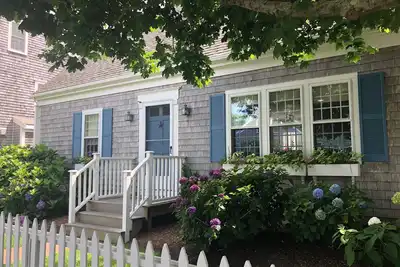 Image de Belle maison dans le quartier de Naushop avec piscine communautaire et courts de tennis