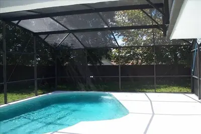 Image de Villa de luxe avec piscine 4br \/ 3ba orientée sud, intimité, 10min Disney