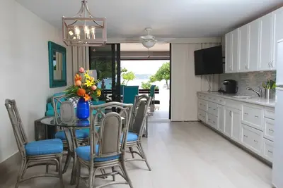 Image de Ouvertures D'Automne! Marche À Pied * RÉNOVATION COMPLÈTE A106