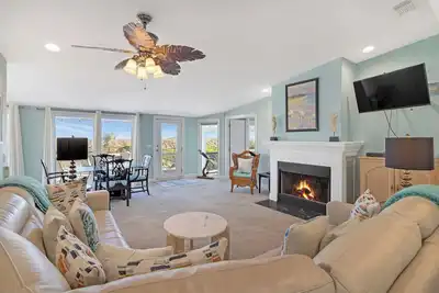Image de Tybee Beach Oceanfront Cottage - Emplacement idéal avec de superbes vues