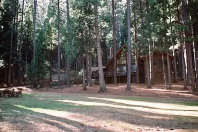 Image de 6 min de l'entrée du parc de Yosemite directement sur la route Sf-14 acres de prairies privées