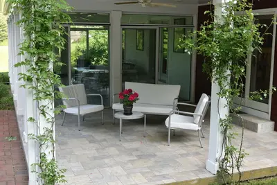 Image de Grande maison ensoleillée de 4 chambres pour 8 personnes et 1 minute pour cinq restaurants fabuleux