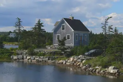 Image de Magnifique chalet en bord de mer avec poteau et poutre avec toutes les commodités modernes