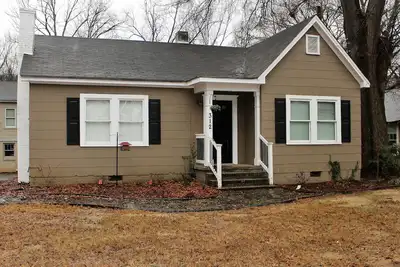 Image de Bungalow Birdhouse-Quaint d'Hudson dans la vieille ville historique de Cartersville