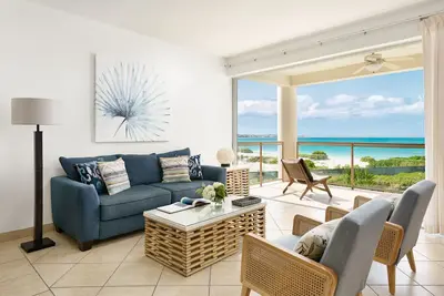 Image de DEUXIÈME ÉTAGE Vue Incroyable De Grace Bay sur Snorkelling Reef!