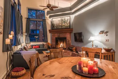 Image de Lakefront 4 Saison Superbe maison et Guest House W / court de tennis