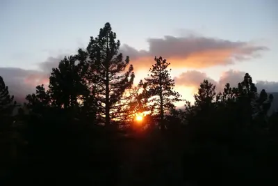 Image de Coucher de soleil au Pine Mountain Club ~ Chien Ok ~ Promotions!