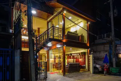 Image de Incroyable maison de ville Ă Wat Phra Sing dans la vieille ville
