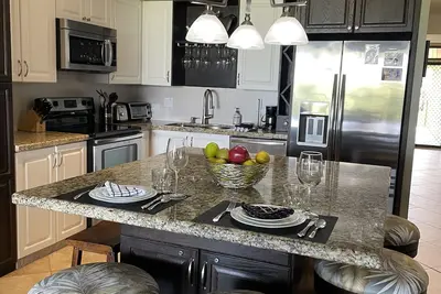 Image de Rénovation de première classe, vue sur l'océan, grande véranda, dans la suite W / D