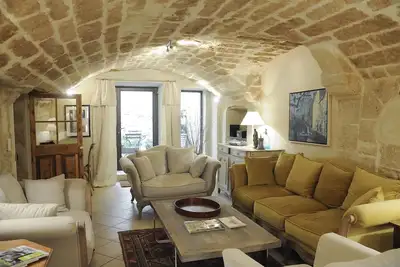 Image de Belle maison de ville du 17ème siècle dans le centre historique d'Uzès