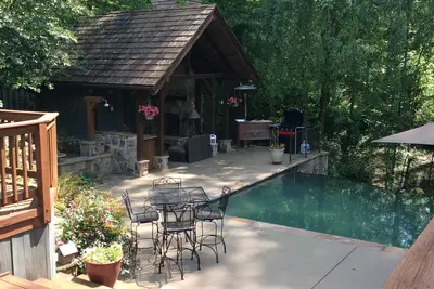 Image de Buckhead exécutif / piscine à débordement / tarifs bas du mois d'août en août