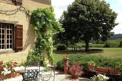 Image de Charmante ferme rénovée avec de Vues d'inspiration pour artistes