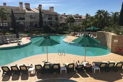 Image de Moderne 4 Chambres Spacieux Vues ÉTONNANTES Golf