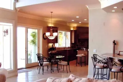 Image de Luxurious Water Front Home (proche de l'eau rapide)