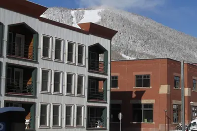Vues sur la montagne au centre-ville de Telluride - Marchez jusqu'à la télécabine et soulevez le numéro 8!