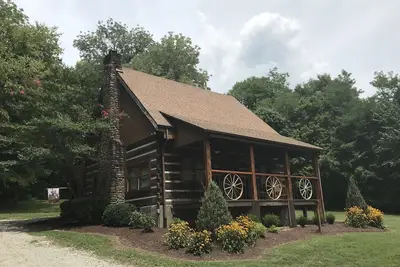 Image de La cabane à Flat Rock Farms - splendeur rustique dans une belle ferme équestre fermée