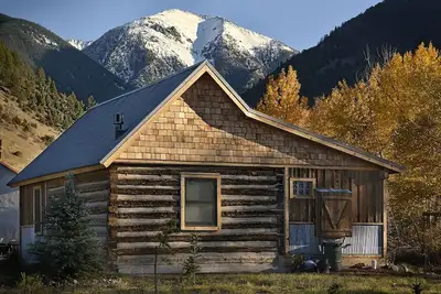 Image de Chalets confortables et rustiques près de Chico Hot Springs et à seulement 35 minutes de Yellowstone Park! !