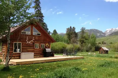 Log Cabin Getaway On Ranch près de Yellowstone Park