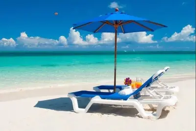 Image de 30 Deuxième promenade jusqu'à Grace Bay Beach! , 3br, piscine privée! Jardins luxuriants! !