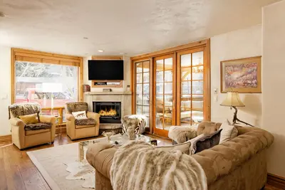 Image de Élégant 3 Br / 3 Ba Mountain View - # 415 Walk to Lifts & Town
