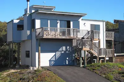 Image de Détendez-vous et profitez de belles vues sur l'océan dans une maison familiale lumineuse et ouverte