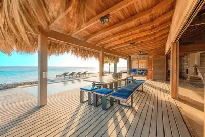 Image de Grande Eco Beach House peut accueillir jusqu'à 8 directement sur l'océan