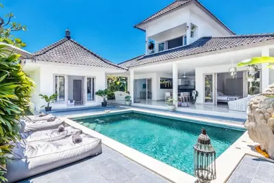 Image de Tropical 4 Br Villa à louer à Seminyak
