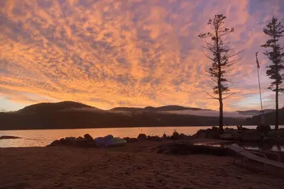 Image de Lakeside Private Rental Property sur Great Sacandaga Lake, dans le parc des Adirondacks